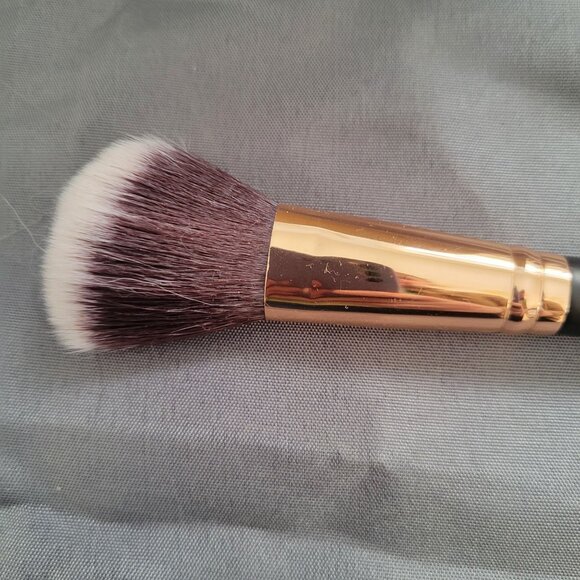 Shaina B Miami Contour Makeup Brush With Soft Bristles & Rose Gold Ferrule - Picture 3 of 5